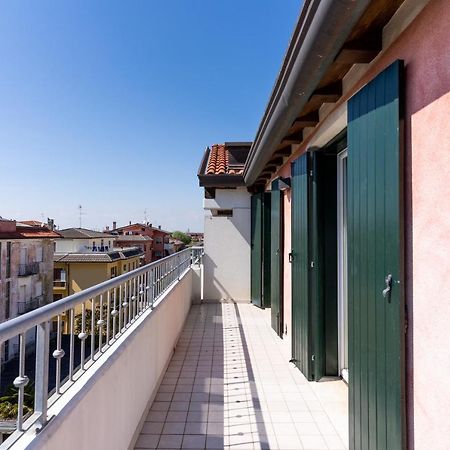 Maestrale Canova Apartments Каорле Екстер'єр фото