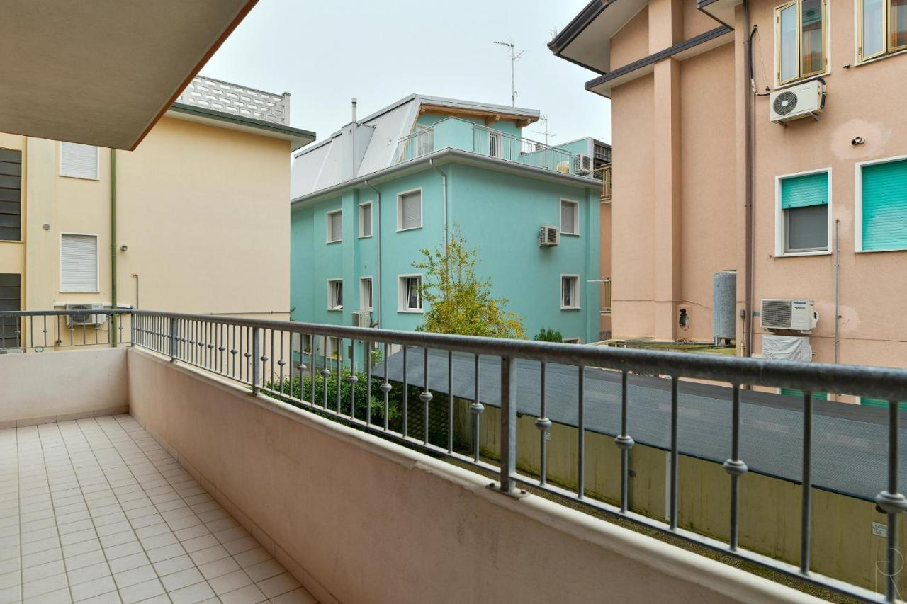 Maestrale Canova Apartments Каорле Екстер'єр фото