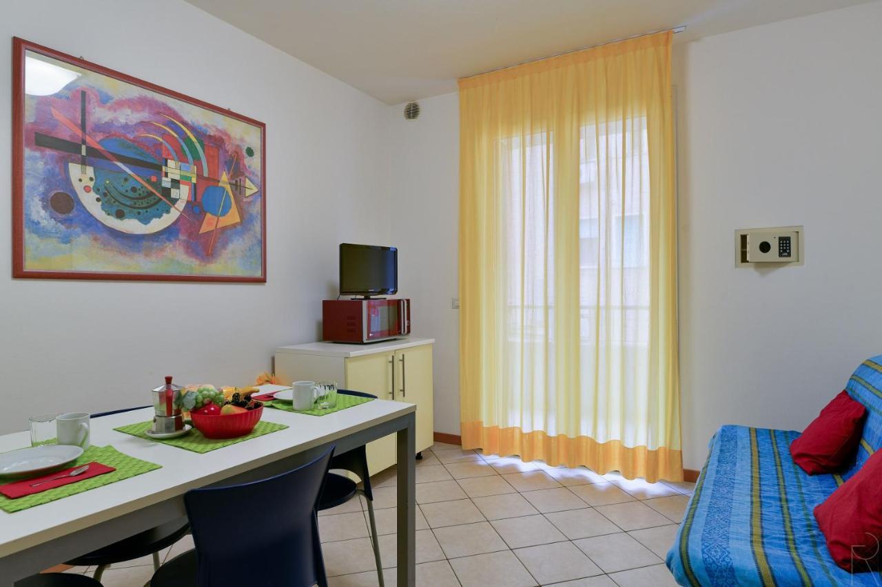 Maestrale Canova Apartments Каорле Екстер'єр фото