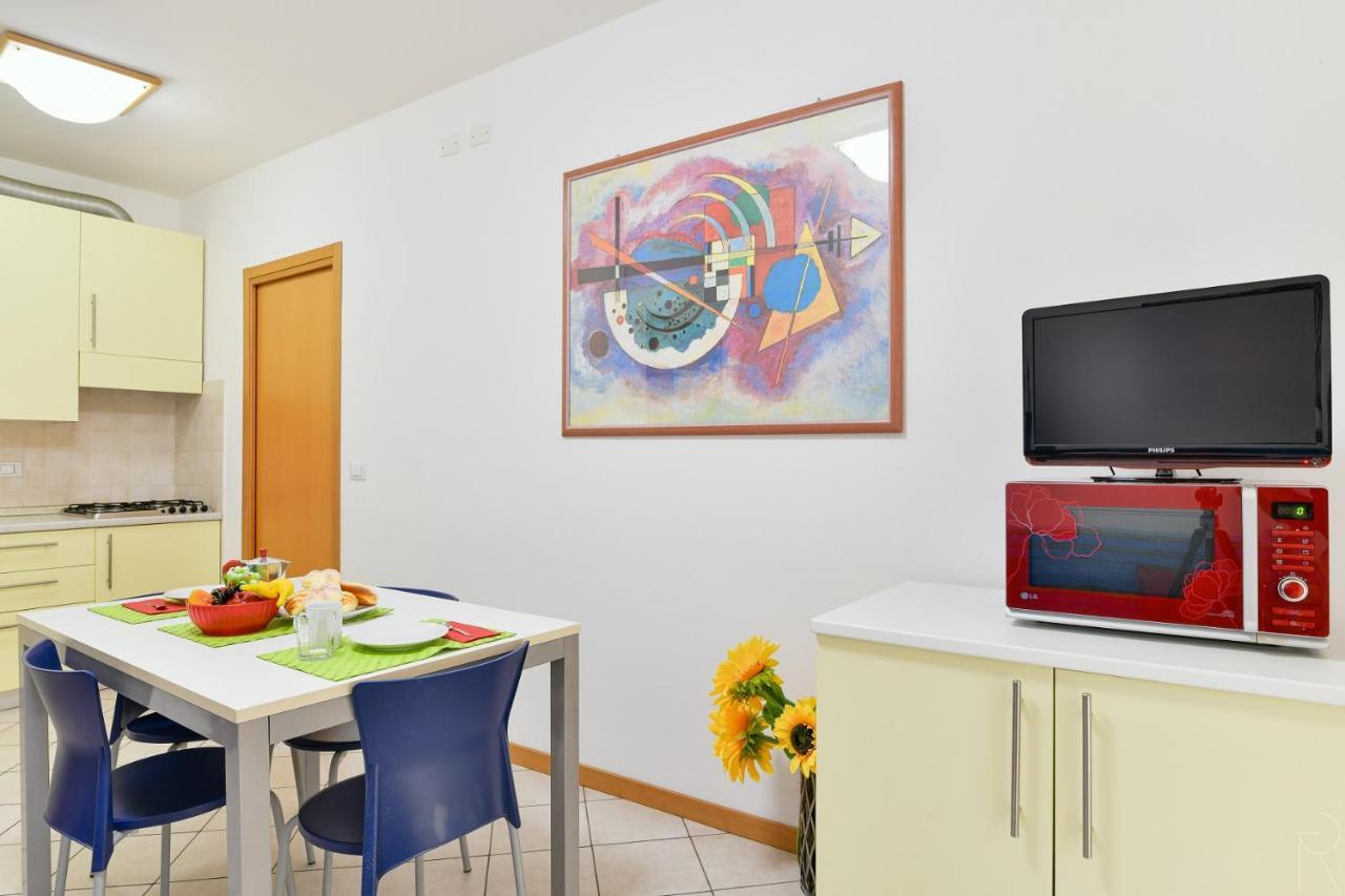 Maestrale Canova Apartments Каорле Екстер'єр фото