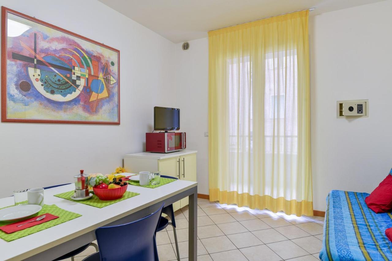 Maestrale Canova Apartments Каорле Екстер'єр фото