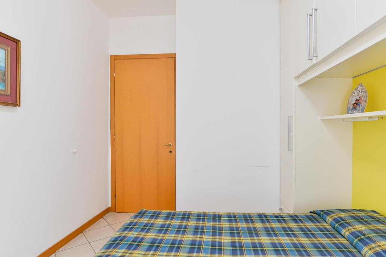 Maestrale Canova Apartments Каорле Екстер'єр фото