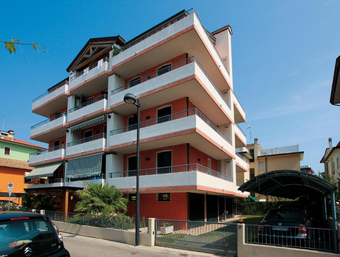 Maestrale Canova Apartments Каорле Екстер'єр фото