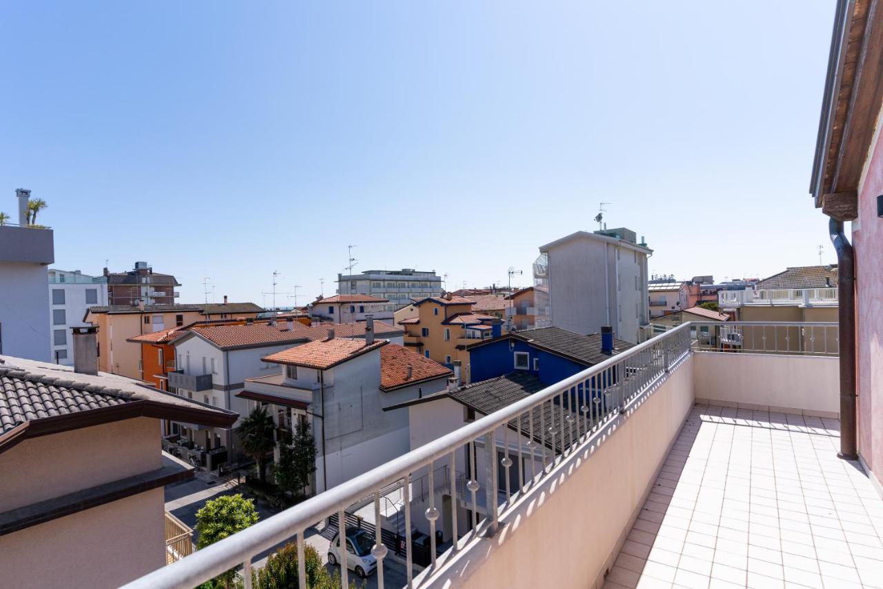 Maestrale Canova Apartments Каорле Екстер'єр фото